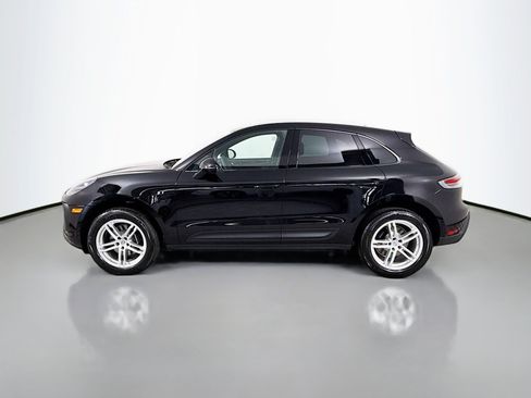 Certified 2025 Porsche Macan AWD/4WD image 2