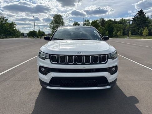 Used 2023 Jeep Compass Limited AWD/4WD image 2