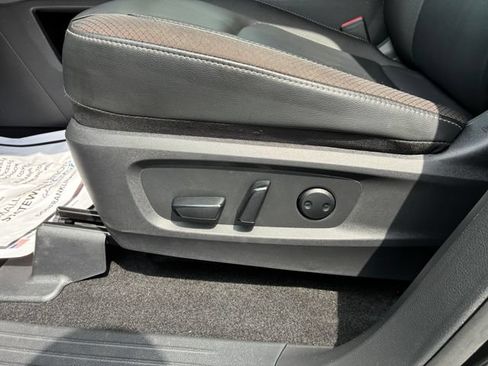 Certified 2025 Nissan Pathfinder SL FWD image 9