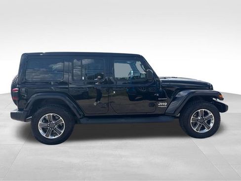 Used 2019 Jeep Wrangler Unlimited Sahara AWD/4WD image 6