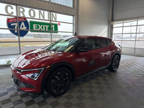 Used 2025 Kia EV6 Light image 3