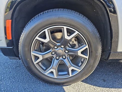 Used 2024 Jeep Wagoneer L Series III w/ Flexible Seating Group image 34