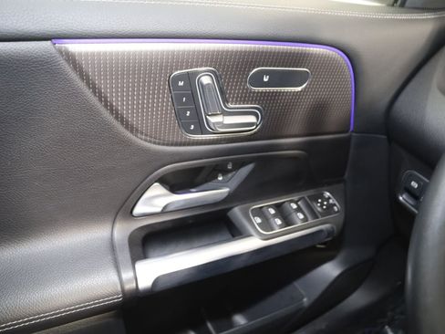 Used 2023 Mercedes-Benz GLB 250 4MATIC image 26