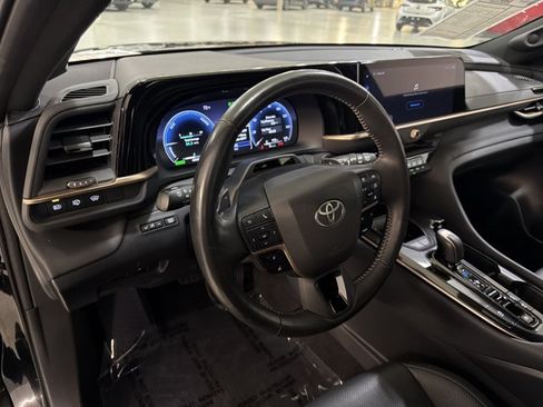 Used 2025 Toyota Crown Signia w/ Advanced Technology Package AWD/4WD image 15