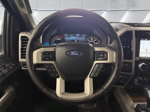 Used 2019 Ford F150 Lariat w/ Equipment Group 502A Luxury AWD/4WD image 18