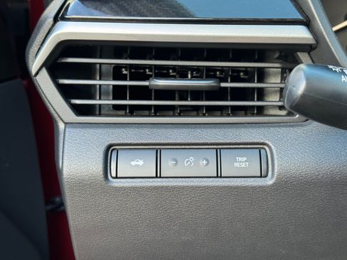 Used 2024 Nissan Altima 2.5 SR w/ SR Premium Package FWD image 17