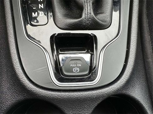 Certified 2019 Jeep Cherokee Limited image 34