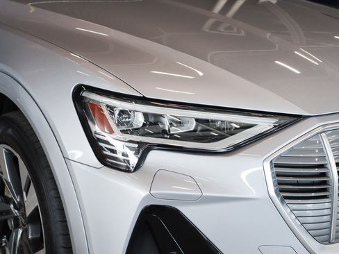 Used 2022 Audi e-tron Premium image 26