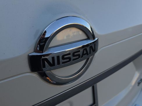 Used 2016 Nissan Rogue SL w/ SL Premium Package image 31