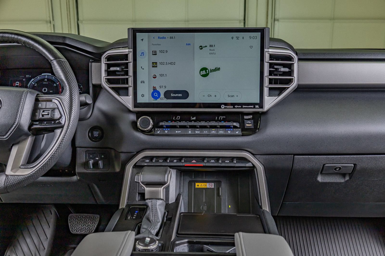 Used 2024 Toyota Tundra Limited AWD/4WD image 23