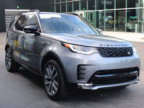 Certified 2025 Land Rover Discovery Dynamic SE image 4