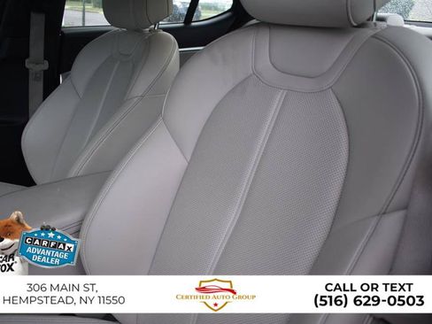 Used 2025 Genesis G70 2.5T image 11