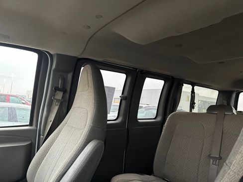 Used 2017 Chevrolet Express 2500 LT w/ LT Preferred Equipment Group RWD image 6