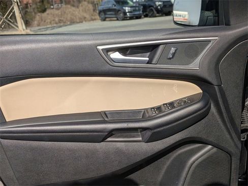 Used 2024 Ford Edge SEL image 12