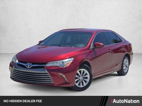 Used 2017 Toyota Camry LE FWD image 1