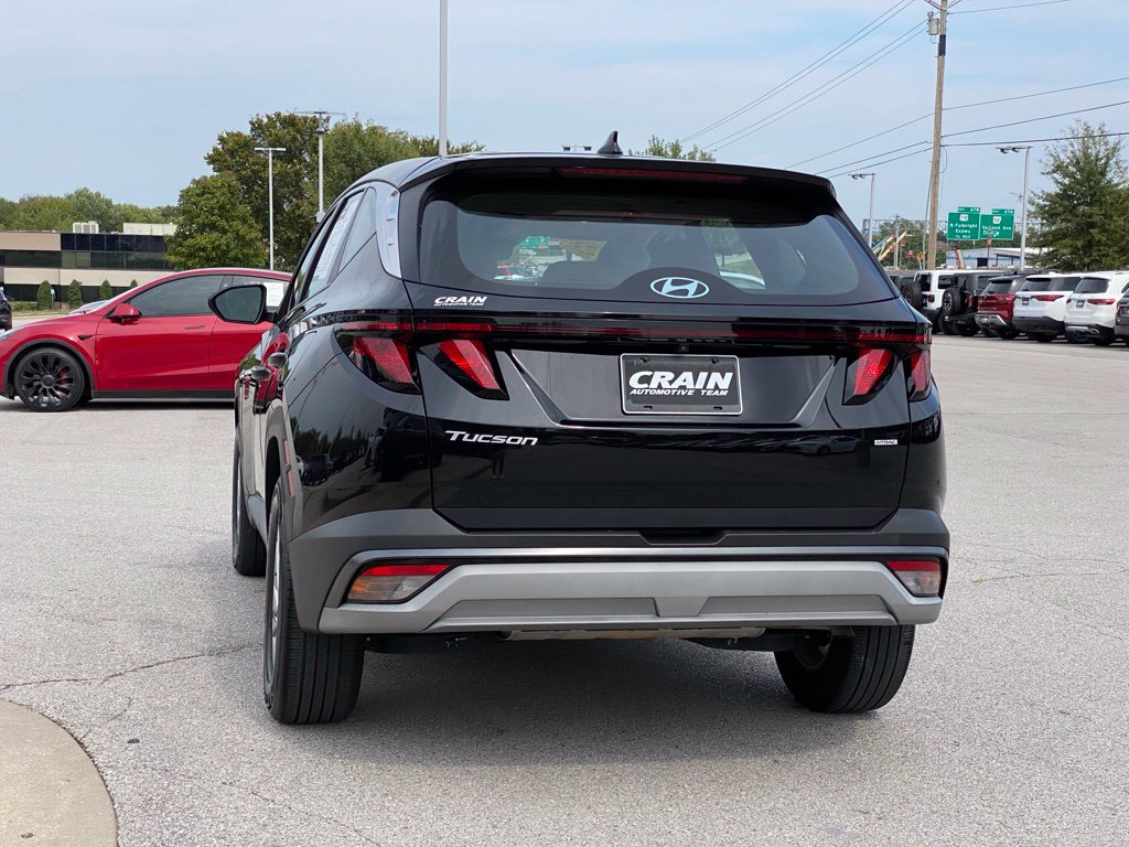 Used 2025 Hyundai Tucson SE AWD/4WD image 5