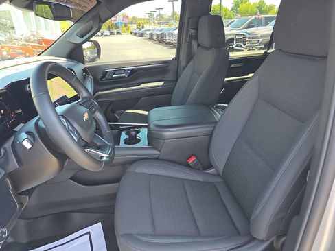 Used 2025 Chevrolet Tahoe LS AWD/4WD image 15