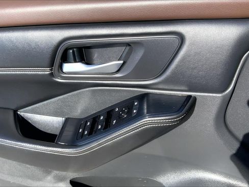 Used 2022 Nissan Rogue SV w/ SV Premium Package FWD image 33