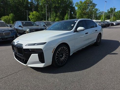 Used 2025 BMW 760i xDrive w/ Autobahn Package image 1