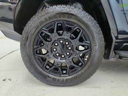 Used 2025 GMC Hummer EV 3X w/ LPO, Illumination Package AWD/4WD image 61