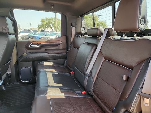 Used 2023 GMC Sierra 1500 Denali AWD/4WD image 11