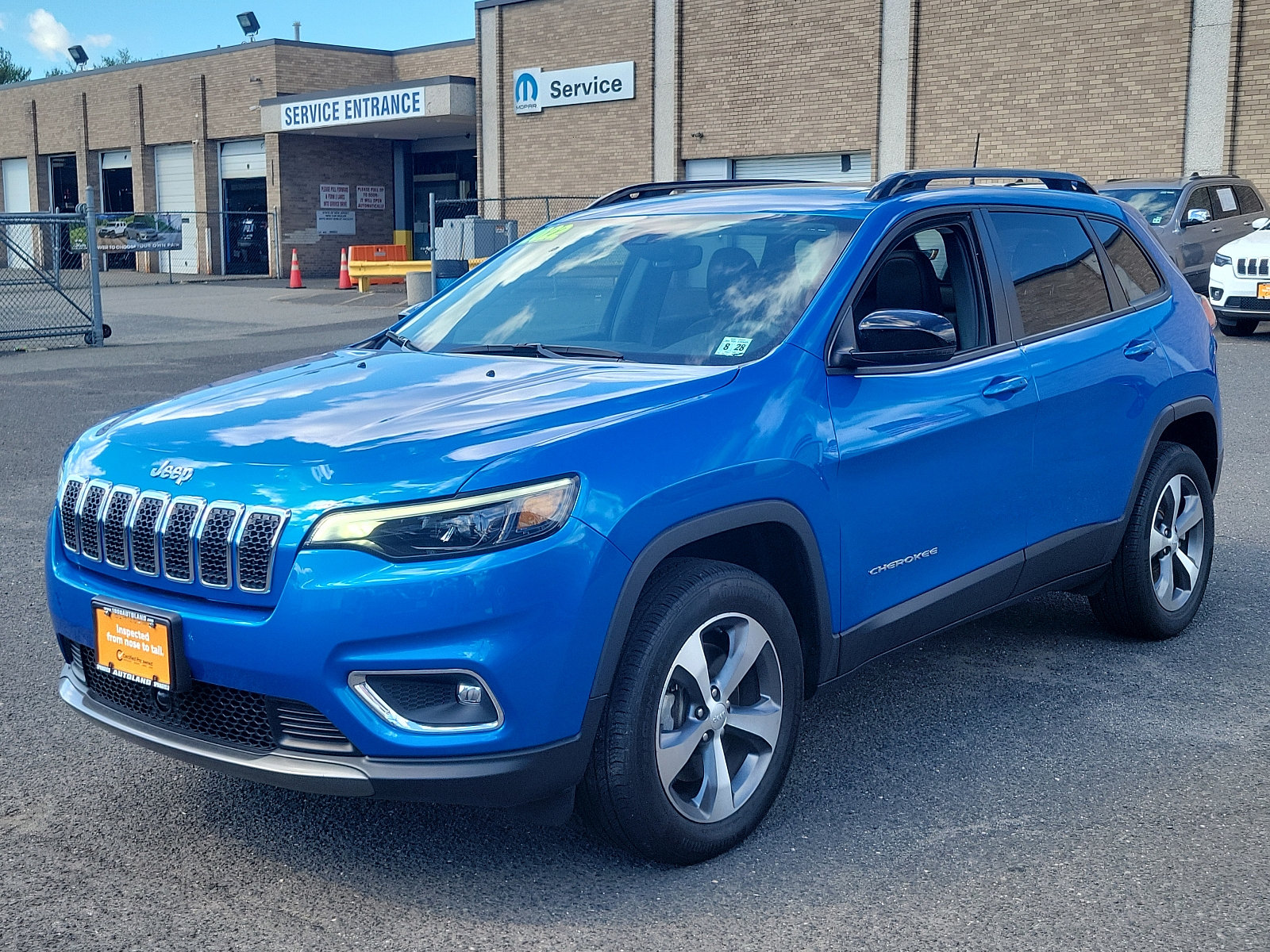 Used 2022 Jeep Cherokee Limited AWD/4WD image 3