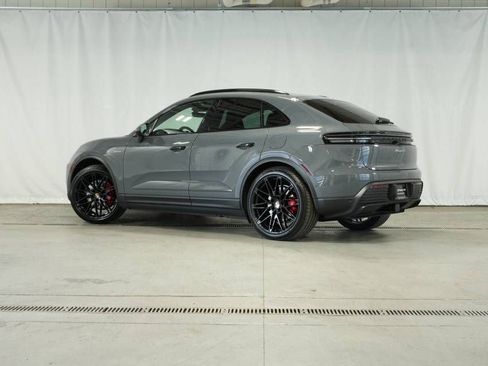 Certified 2025 Porsche Macan 4S Electric AWD/4WD image 3