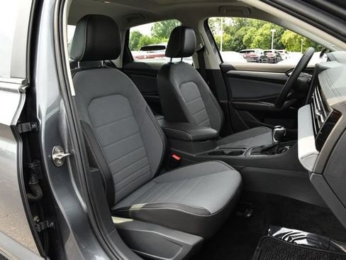 Certified 2026 Volkswagen Jetta SE w/ Black Wheel Package FWD image 21