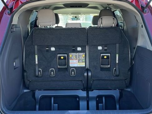 Certified 2024 Toyota Sienna LE image 22