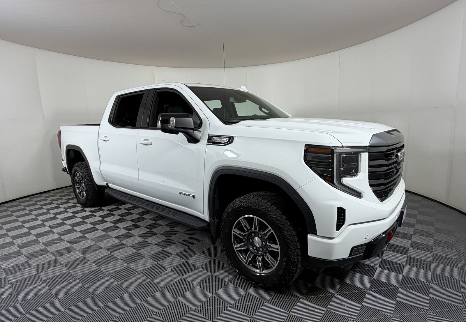 Used 2024 GMC Sierra 1500 AT4 w/ AT4 Premium Package AWD/4WD image 1