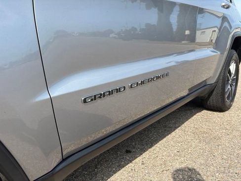 Used 2020 Jeep Grand Cherokee Laredo w/ Security & Convenience Group AWD/4WD image 32