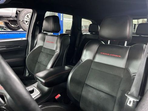Used 2017 Jeep Grand Cherokee Trailhawk AWD/4WD image 5