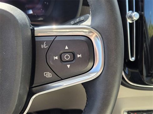 Certified 2023 Volvo XC40 B5 Plus w/ Protection Package Premier image 31