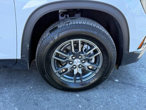 Used 2025 GMC Acadia Elevation image 12