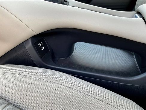 Used 2024 Honda HR-V LX image 16