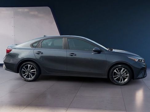 Used 2024 Kia Forte LXS w/ LXS Technology Package FWD image 4