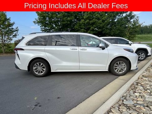 Used 2024 Toyota Sienna XLE w/ XLE Plus Package FWD image 8