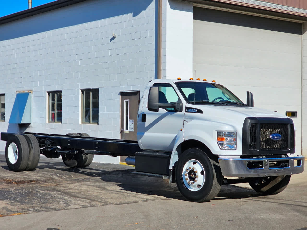Used 2023 Ford F650 2WD Regular Cab Super Duty image 2