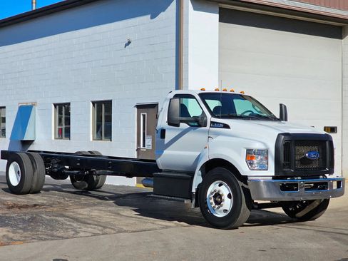 Used 2023 Ford F650 2WD Regular Cab Super Duty image 2