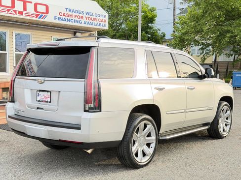 Used 2017 Cadillac Escalade Luxury AWD/4WD image 4