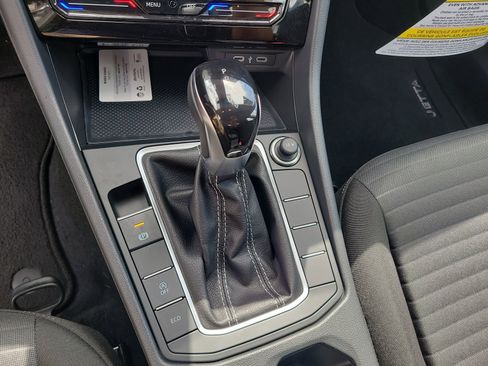 Certified 2025 Volkswagen Jetta S image 25