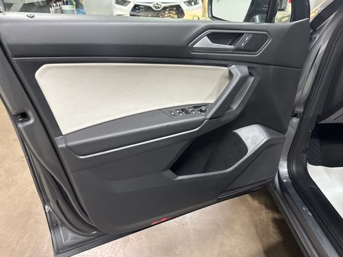 Used 2019 Volkswagen Tiguan SE w/ Panoramic Sunroof Package AWD/4WD image 14