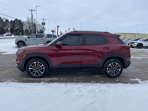 Used 2025 Chevrolet TrailBlazer LT w/ LT Cold Weather Package image 10