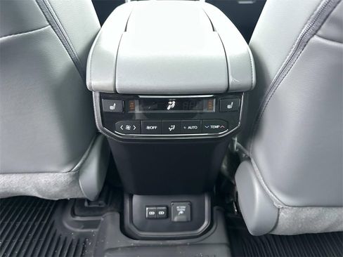 New 2026 Toyota Highlander Platinum image 15