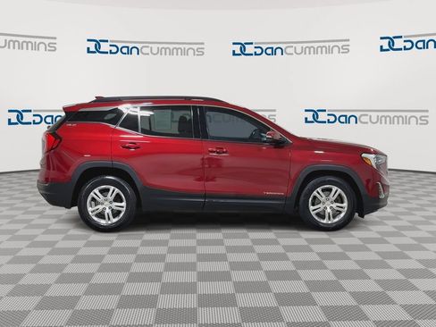 Used 2019 GMC Terrain SLE w/ Driver Convenience Package FWD image 9
