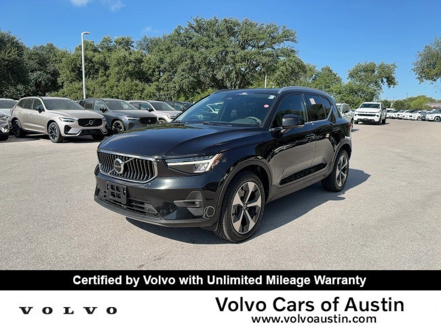 Certified 2024 Volvo XC40 B5 Plus AWD/4WD image 1