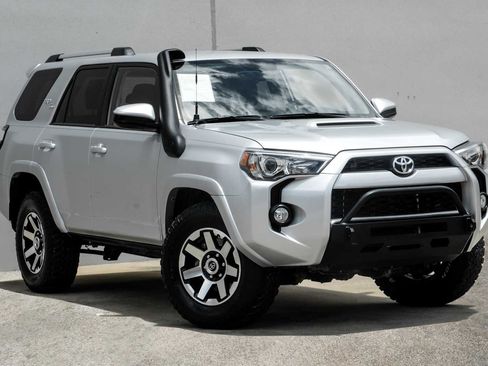 Used 2018 Toyota 4Runner TRD Off-Road AWD/4WD image 5