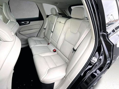 Certified 2023 Volvo XC60 B5 Ultimate w/ Climate Package image 21