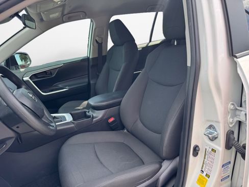 Used 2023 Toyota RAV4 LE image 9