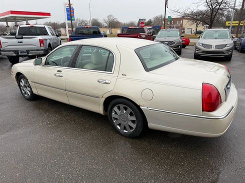 Used 2003 Lincoln Town Car Cartier image 3